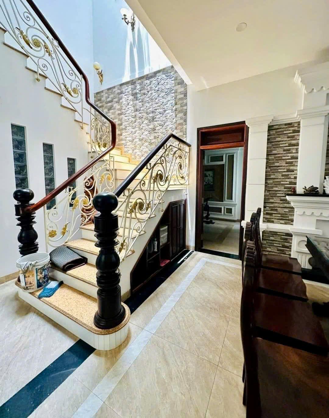 **Bán nhà phường 3** HXH Bùi Thị Xuân Tân Bình; 6 tầng, 126m2 - 22 tỷ - Ảnh chính