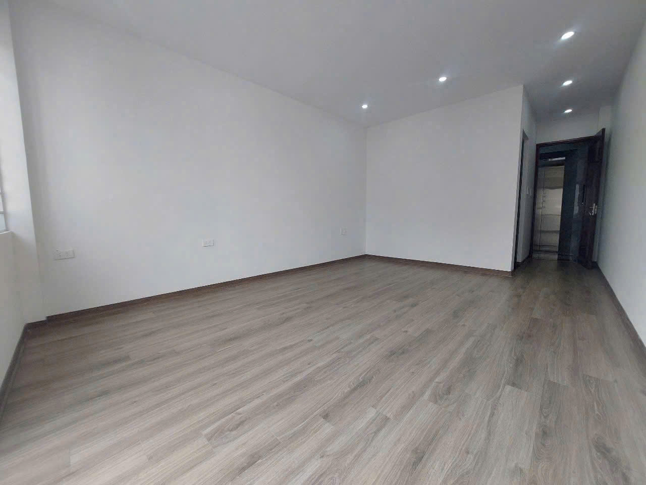NHÀ MỚI Ô TÔ ĐỖ CỬA TẶNG NỘI THẤT Thạch Bàn- Long Biên 38m2,X6 tầng, mặt tiền 6m,7.6 tỷ Long Biên. - Ảnh 2