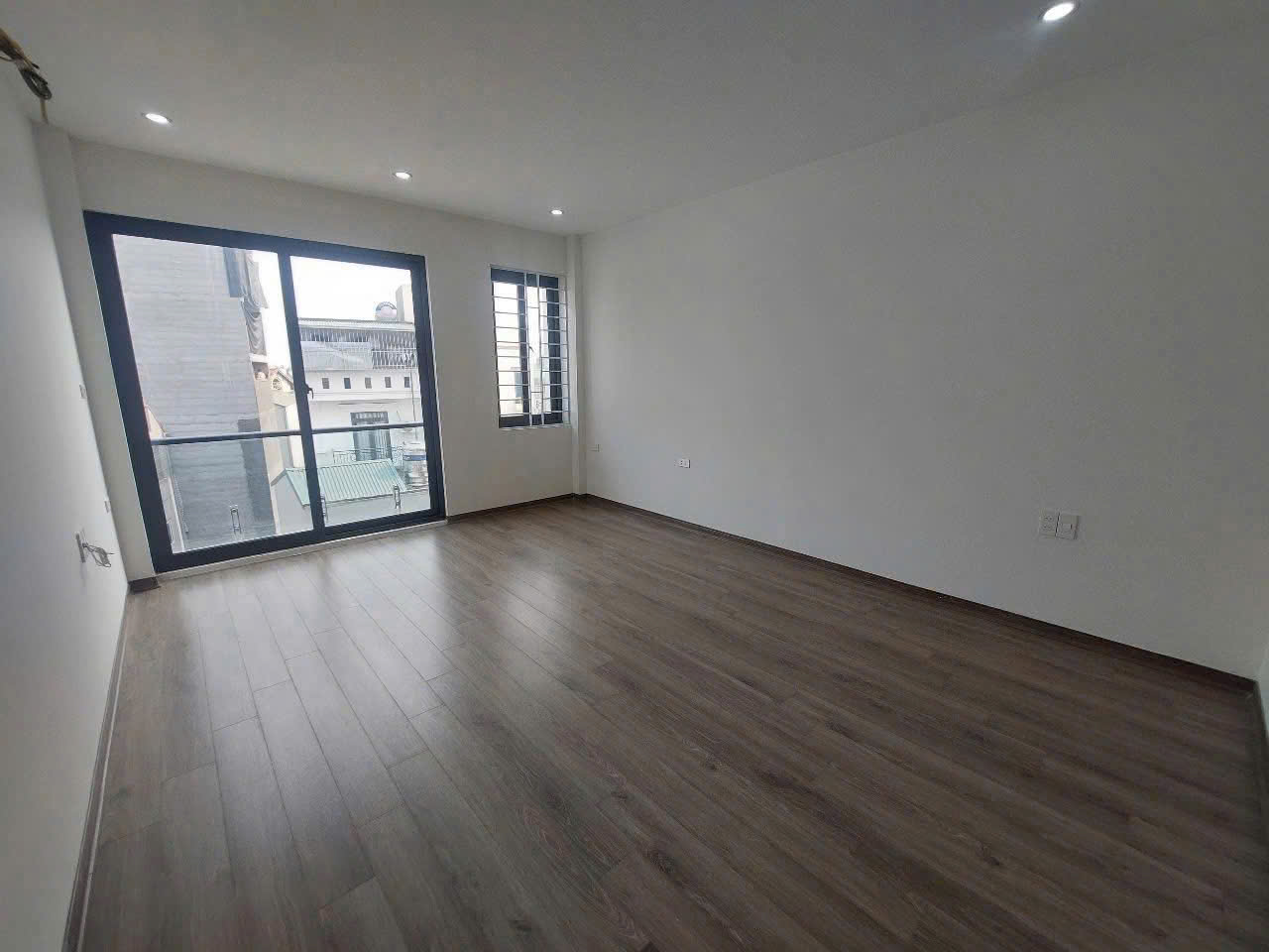 NHÀ MỚI Ô TÔ ĐỖ CỬA TẶNG NỘI THẤT Thạch Bàn- Long Biên 38m2,X6 tầng, mặt tiền 6m,7.6 tỷ Long Biên. - Ảnh 3