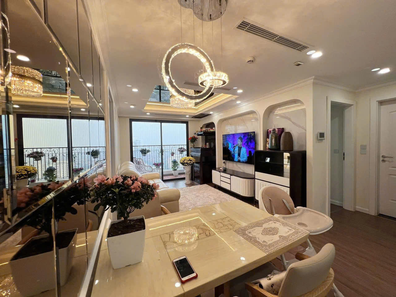 Cho thuê căn hộ chung cư 102m2 tầng 18 tòa G2- Sunshine Garden - Quận Hoàng Mai, Hà Nội - Ảnh 1