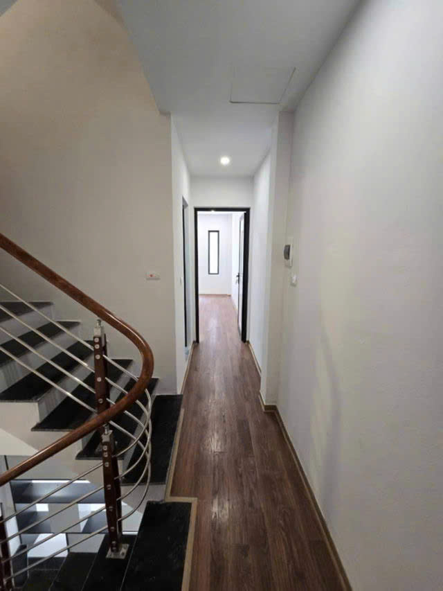 -PHỐ ĐỨC GIANG Ô TÔ TRÁNH – 6 TẦNG THANG MÁY Đức Giang 35m2,X  6 tầng mặt tiền 3.9m, 7.5 tỷ Long - Ảnh 3
