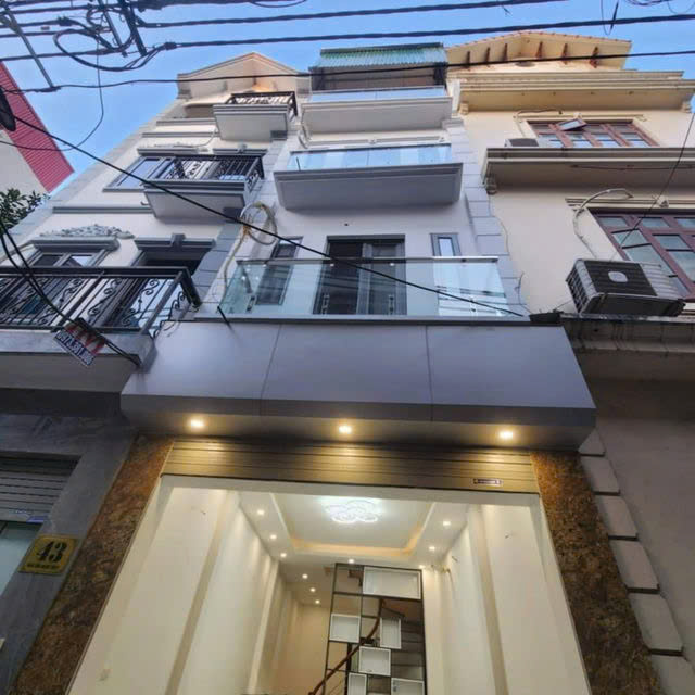 -PHỐ ĐỨC GIANG Ô TÔ TRÁNH – 6 TẦNG THANG MÁY Đức Giang 35m2,X  6 tầng mặt tiền 3.9m, 7.5 tỷ Long - Ảnh chính