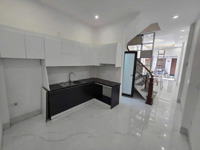 -PHỐ ĐỨC GIANG Ô TÔ TRÁNH – 6 TẦNG THANG MÁY Đức Giang 35m2,X  6 tầng mặt tiền 3.9m, 7.5 tỷ Long - Ảnh 2
