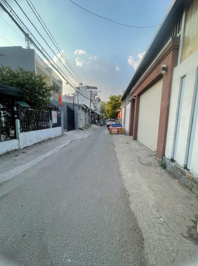 BÁN ĐẤT KÈM NHÀ CẤP 4 - NHÀ 2 MẶT TIỀN TRƯỚC VÀ SAU - ĐƯỜNG LINH ĐÔNG - Ảnh 2