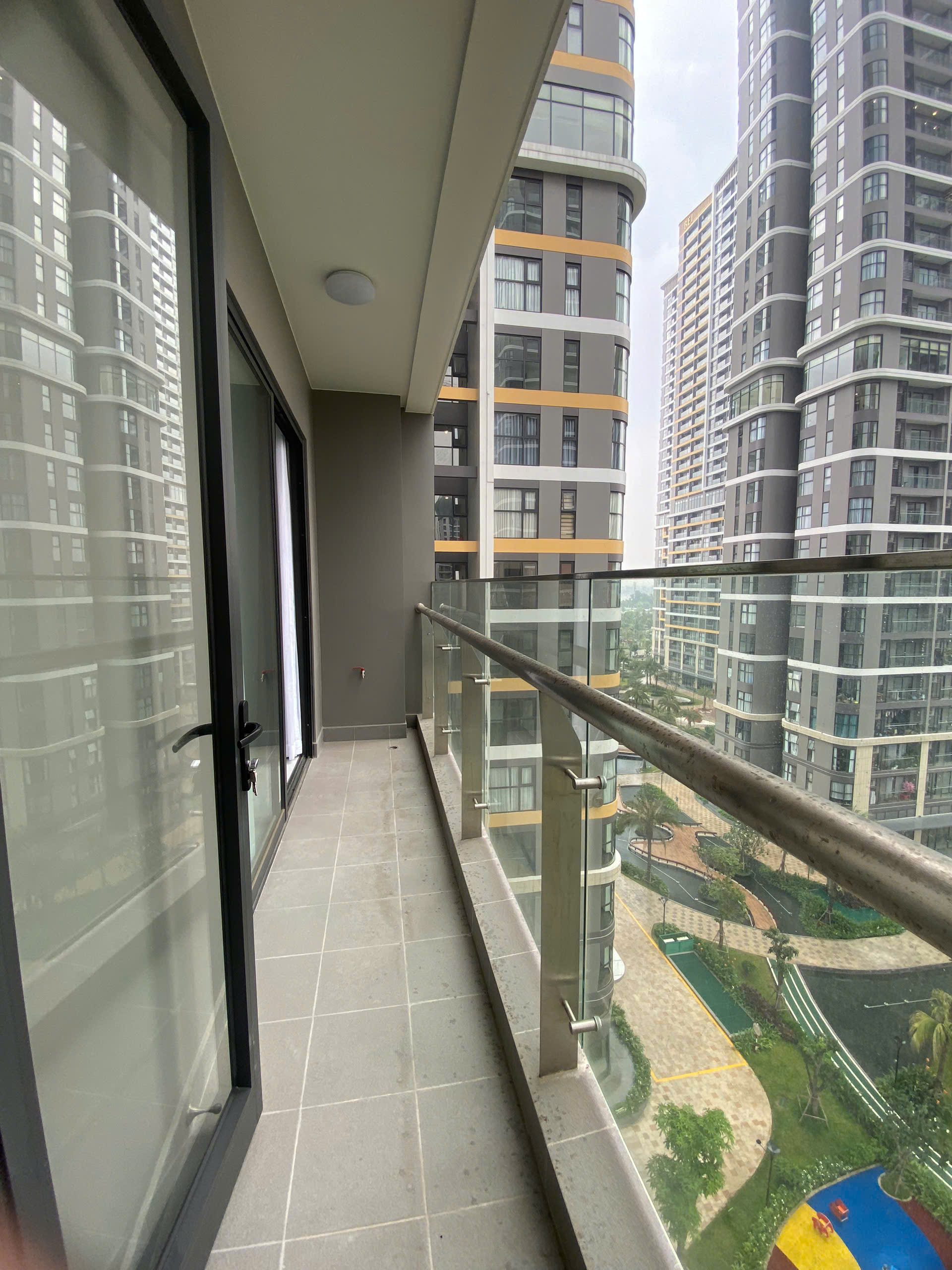 CĂN 2PN BE, TẦNG ĐẸP, VIEW TRỰC DIỆN HỒ BƠI CỰC CHILL, GI.Á TỐ.T NHẤ.T THỊ TRƯỜNG 4TY8 ALL IN - Ảnh 2