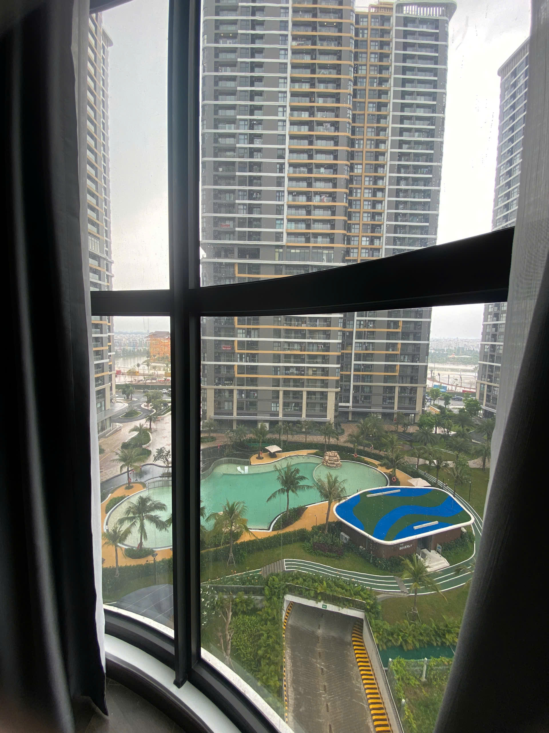CĂN 2PN BE, TẦNG ĐẸP, VIEW TRỰC DIỆN HỒ BƠI CỰC CHILL, GI.Á TỐ.T NHẤ.T THỊ TRƯỜNG 4TY8 ALL IN - Ảnh 3
