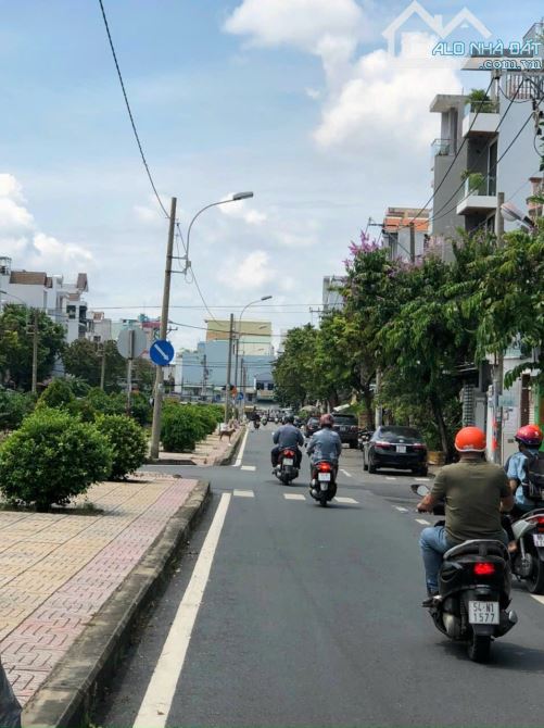 MẶT TIỀN KINH DOANH SẦM UẤT ĐƯỜNG RỘNG 30M HIỀN VƯƠNG - NGAY NGUYỄN SƠN - 2 TẦNG 80M2 CHỈ 11.7 TỶ TL - Ảnh chính