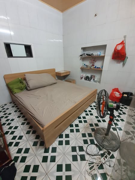 Chính chủ cho thuê nhà cấp 4 có 1n1k, VSKK ở ngõ chợ Khâm Thiên, Đống Đa - Ảnh 1