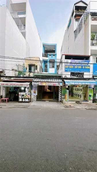 VỊ TRÍ  VÍP NHA XE HƠI ĐẬU CỬA QUAY ĐẦU THOẢI MÁI -NHÀ MẶT TIỀN Đ. XÓM CHIẾU-THUẬN TIỆN ĐI LẠI QUA - Ảnh 1