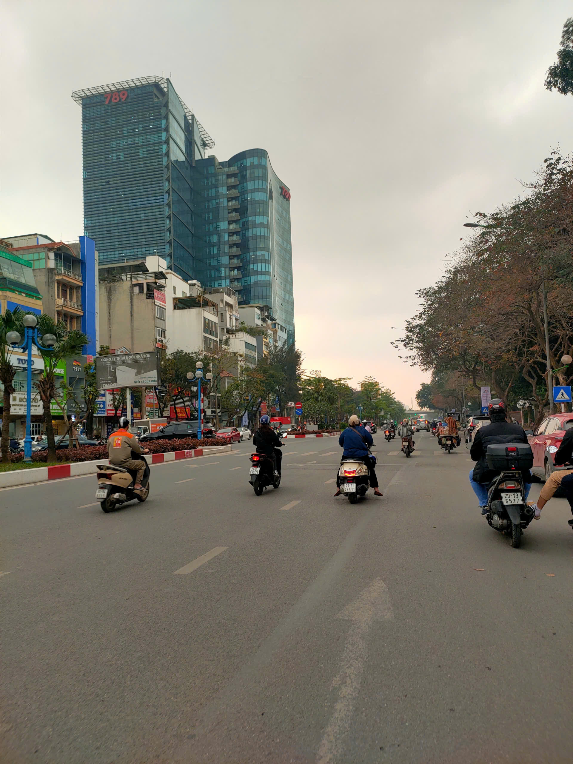 PHÂN LÔ HOÀNG QUỐC VIỆT, 6 TẦNG THANG MÁY, ÔTÔ ĐỖ TRONG NHÀ, 52M2 NHỈNH 15 TỶ 700 - Ảnh 3