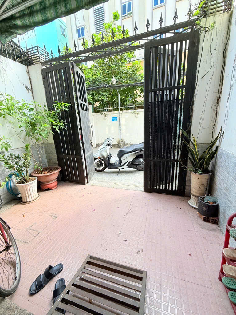 Bán nhà quận 10, đường Tô Hiến Thành, 57 m2, 4 tầng, hẻm xe hơi, 13.8 tỷ - Ảnh 2