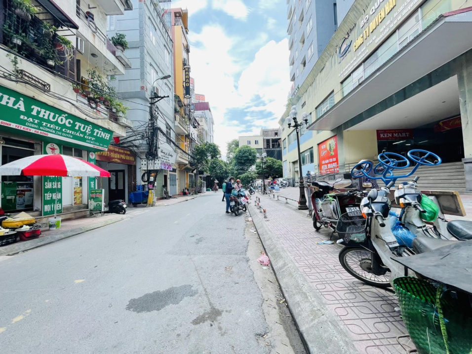 Gia đình bán gấp mặt phố Nguyễn Thái Học, ô tô, kinh doanh, 100m2, dân xây, ở ngay, chỉ 19 tỷ - Ảnh 1