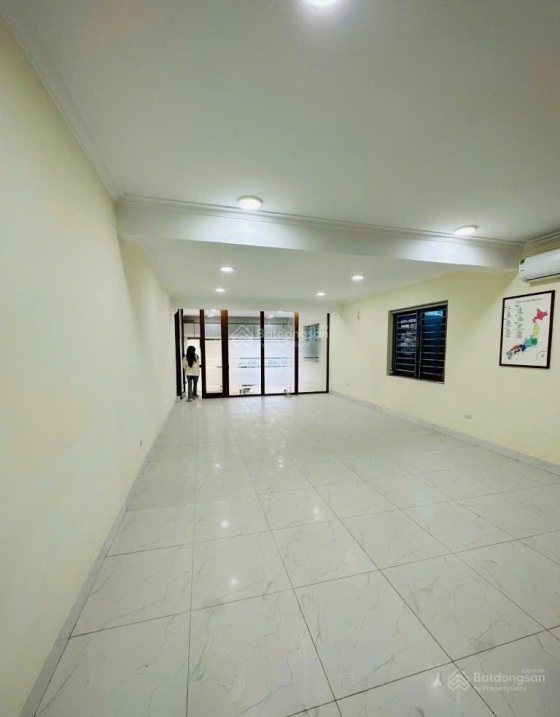 Gia đình bán gấp mặt phố Nguyễn Thái Học, ô tô, kinh doanh, 100m2, dân xây, ở ngay, chỉ 19 tỷ - Ảnh 3