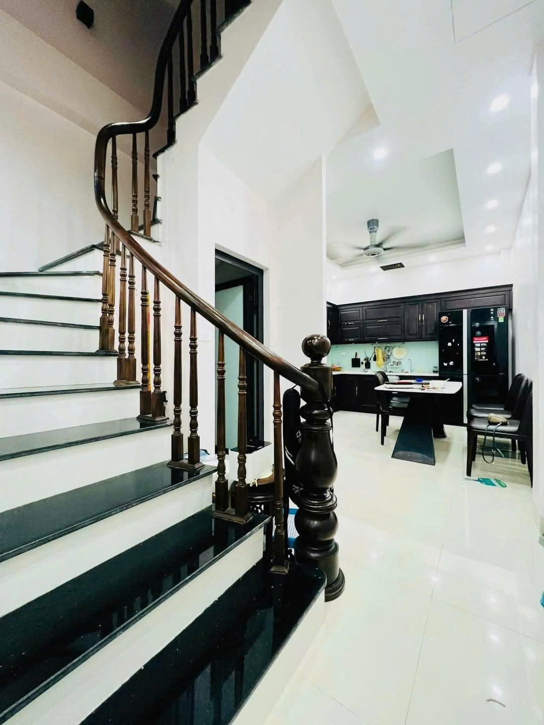 Bán nhà đẹp ôtô đỗ cổng phố Lạc Long Quân 50m2 4tầng mặt tiền 4m 8.8 Tỷ gần Hồ Tây - Ảnh 2