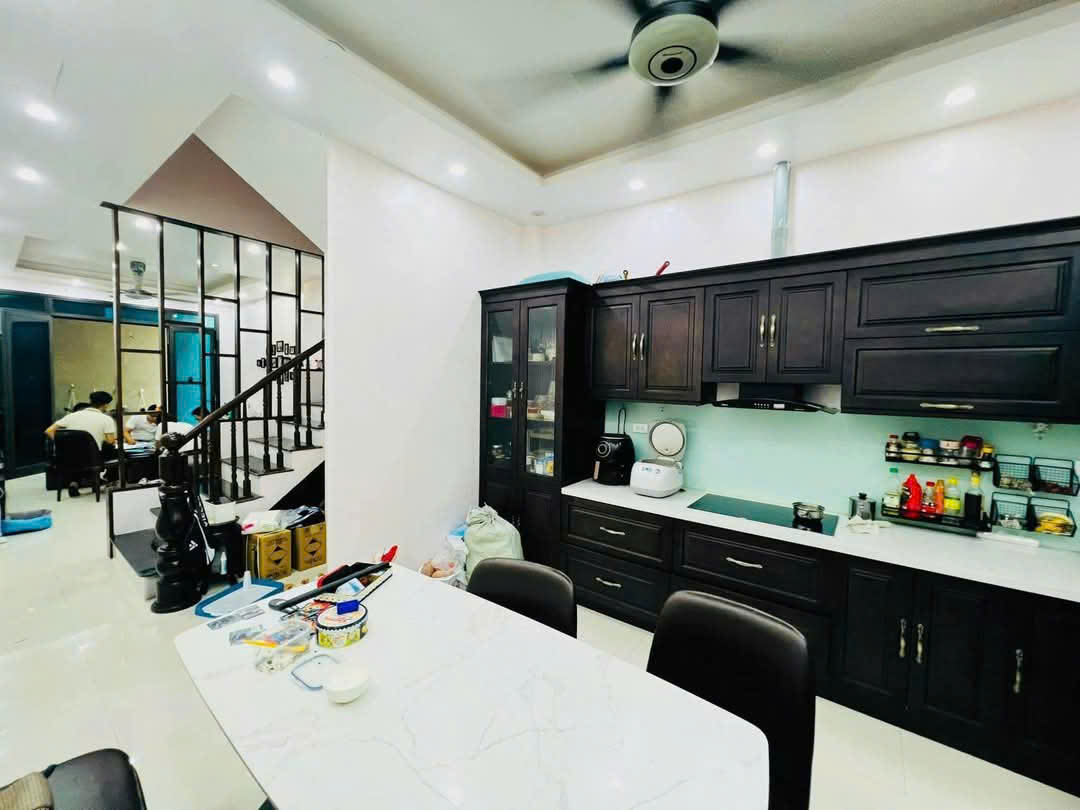 Bán nhà đẹp ôtô đỗ cổng phố Lạc Long Quân 50m2 4tầng mặt tiền 4m 8.8 Tỷ gần Hồ Tây - Ảnh 1