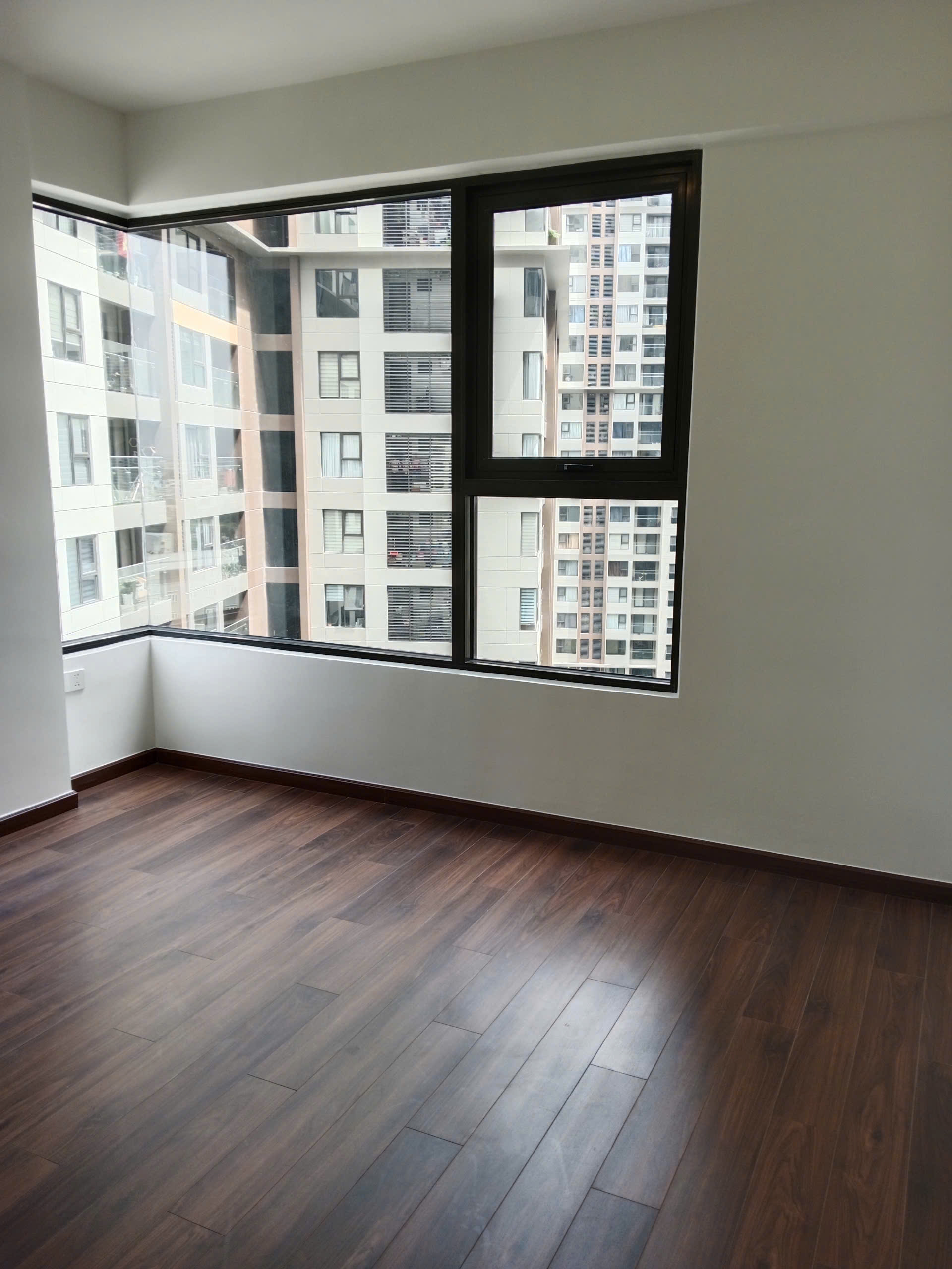 Cho thuê căn góc 2  phòng ngủ 2wc giá tốt - View ngoại khu Võ Văn Kiệt - Ảnh 3