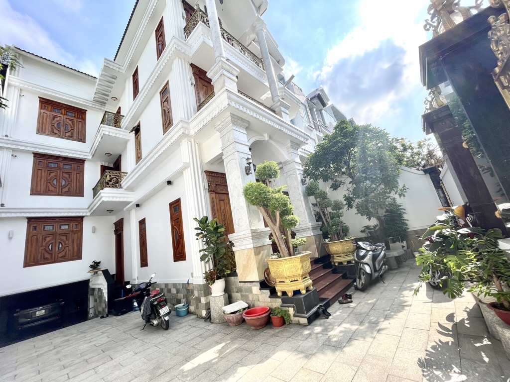 HẺM 12M - BIỆT THỰ 3 TẦNG - 230M2 - HẦM + THANG MÁY - NỘI THẤT GỖ QUÝ - NGAY CV LÀNG HOA - Ảnh 1