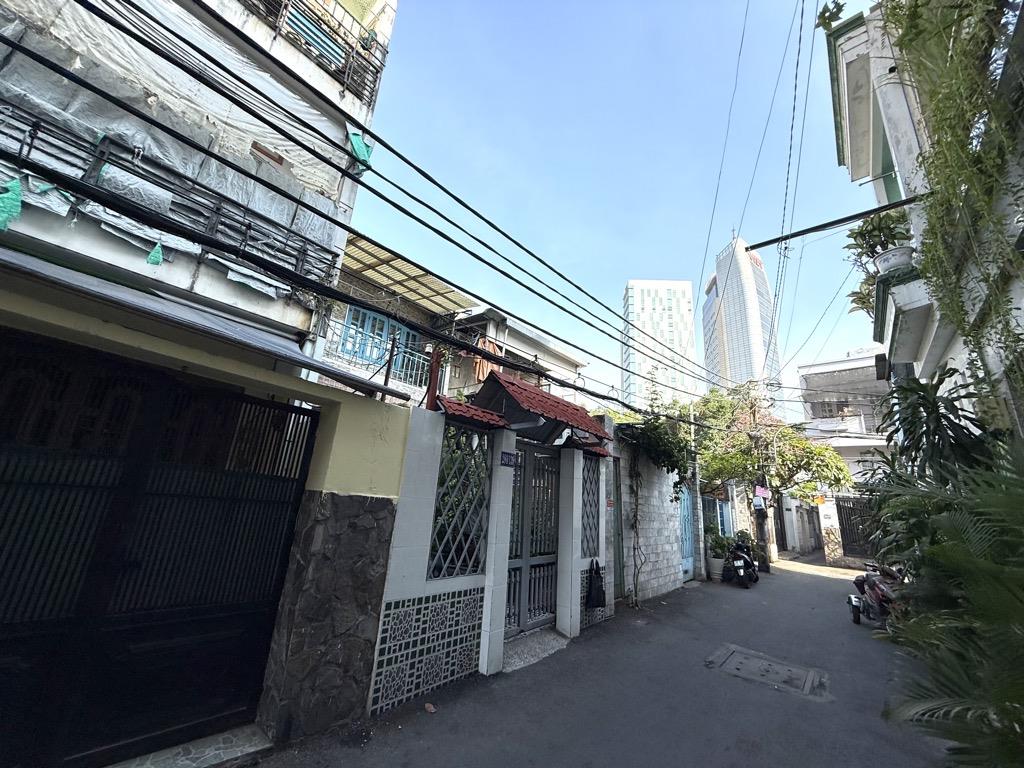 BÁN ĐẤT TẶNG NHÀ - MT SIÊU KHỦNG - GÍA CỰC RẺ - KHAI THÁC LÀM CHDV - NHỈNH 13 TỶ - Ảnh 1