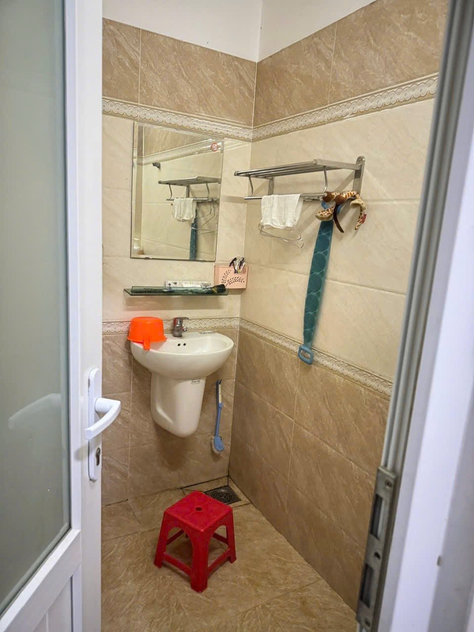 Nhà ĐẸP 5x20m Full Nội thất xịn, 3 lầu, 4pn, 5wc, sân xe 7 chỗ - Ảnh 4