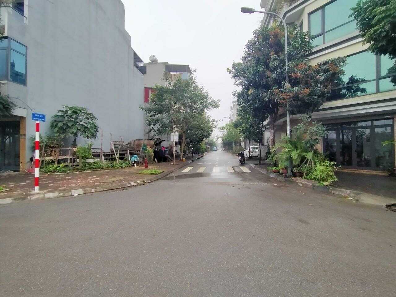 Bán đất phân lô phố Thạch Bàn Long Biên vỉa hè ô tô tránh nhau 56m, mặt tiền: 4.2m 11 tỷ - Ảnh 1