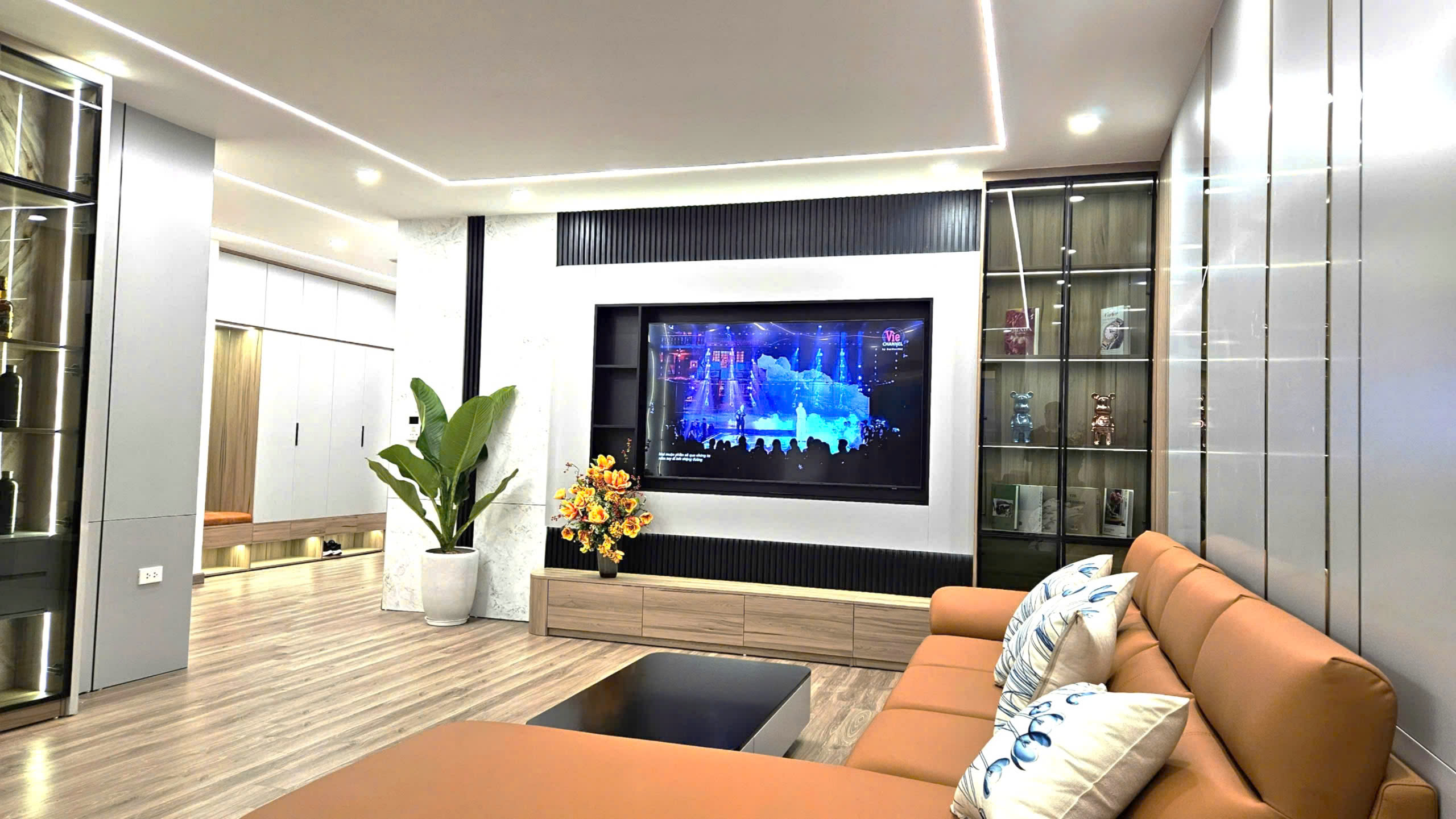 Căn hộ skyvilla 3 ngủ 3 WC, dt 181m2, tòa 25T1, tòa vip nhất khu Trung Hòa - Nhân Chính - Ảnh 3