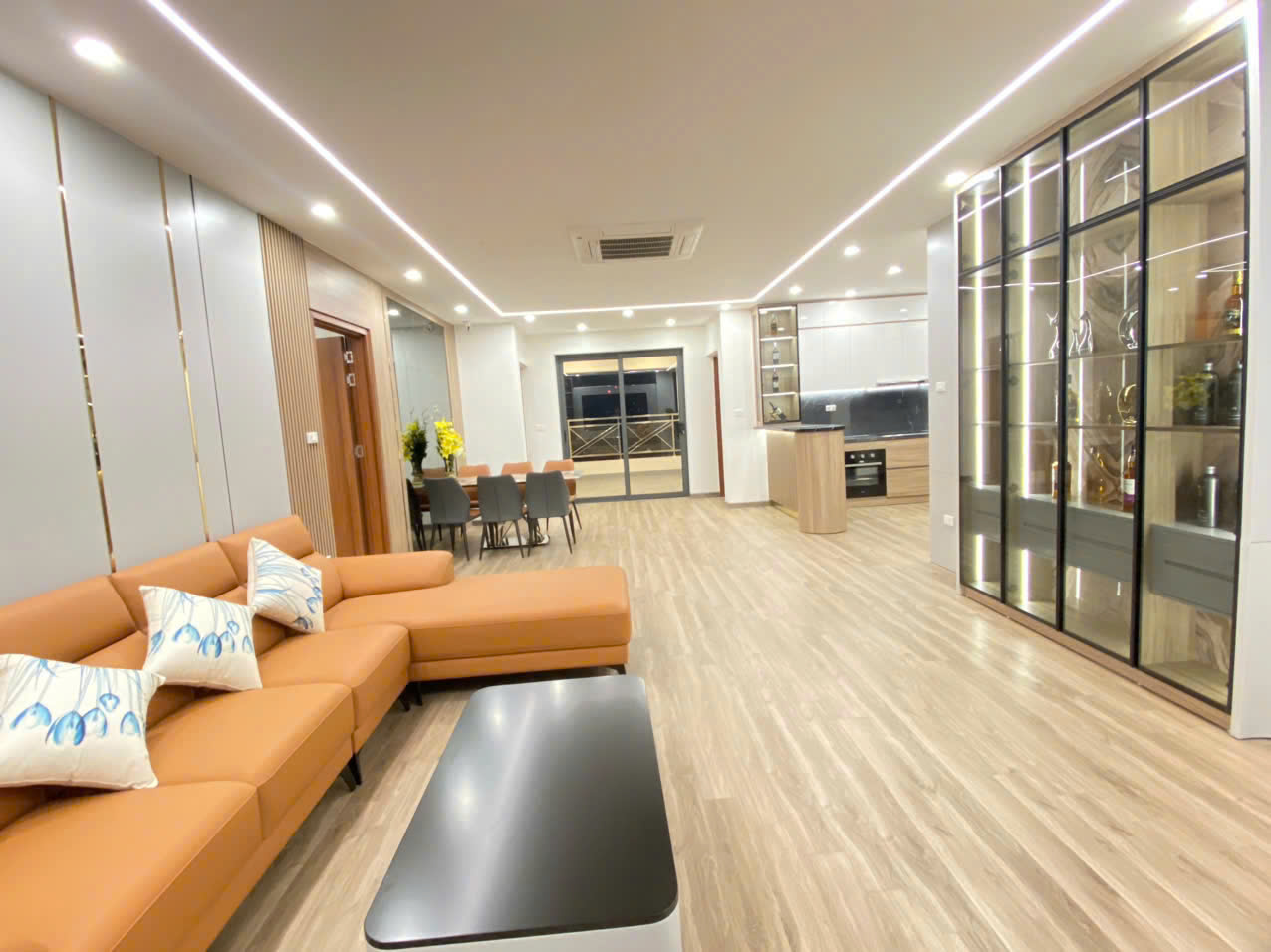 Căn hộ skyvilla 3 ngủ 3 WC, dt 181m2, tòa 25T1, tòa vip nhất khu Trung Hòa - Nhân Chính - Ảnh 4