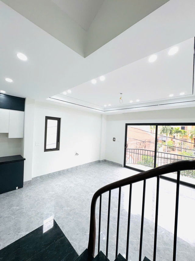 NHÀ MỚI - LÔ GÓC - NGÕ THÔNG - Ô TÔ 7 CHỖ VÀO NHÀ Bát Khối- Long Biên 38 m2 X 5 tầng, 6.45 tỷ. - Ảnh 2