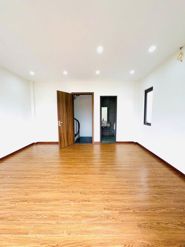 NHÀ MỚI - LÔ GÓC - NGÕ THÔNG - Ô TÔ 7 CHỖ VÀO NHÀ Bát Khối- Long Biên 38 m2 X 5 tầng, 6.45 tỷ. - Ảnh 3