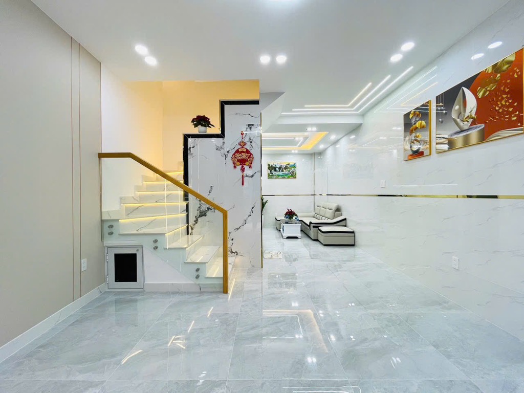 HẺM XE HƠI - TRUNG TÂM QUẬN GV - NHÀ MỚI ĐẸP LUNG LINH - TẶNG FULL NỘI THẤT - 2 TẦNG CHỈ NHỈNH 5 TỶ - Ảnh 1