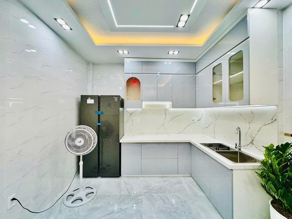 HẺM XE HƠI - TRUNG TÂM QUẬN GV - NHÀ MỚI ĐẸP LUNG LINH - TẶNG FULL NỘI THẤT - 2 TẦNG CHỈ NHỈNH 5 TỶ - Ảnh 2