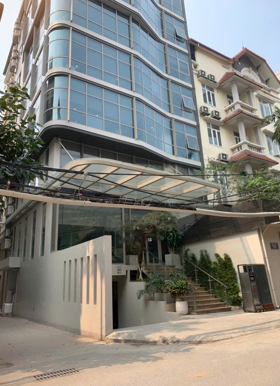 Bán nhà cũ mặt đường thông bàn cờ Trần Quang Diệu, Đống Đa - sổ đỏ 110m, Mặt tiền 11m giá 39 tỷ - Ảnh chính