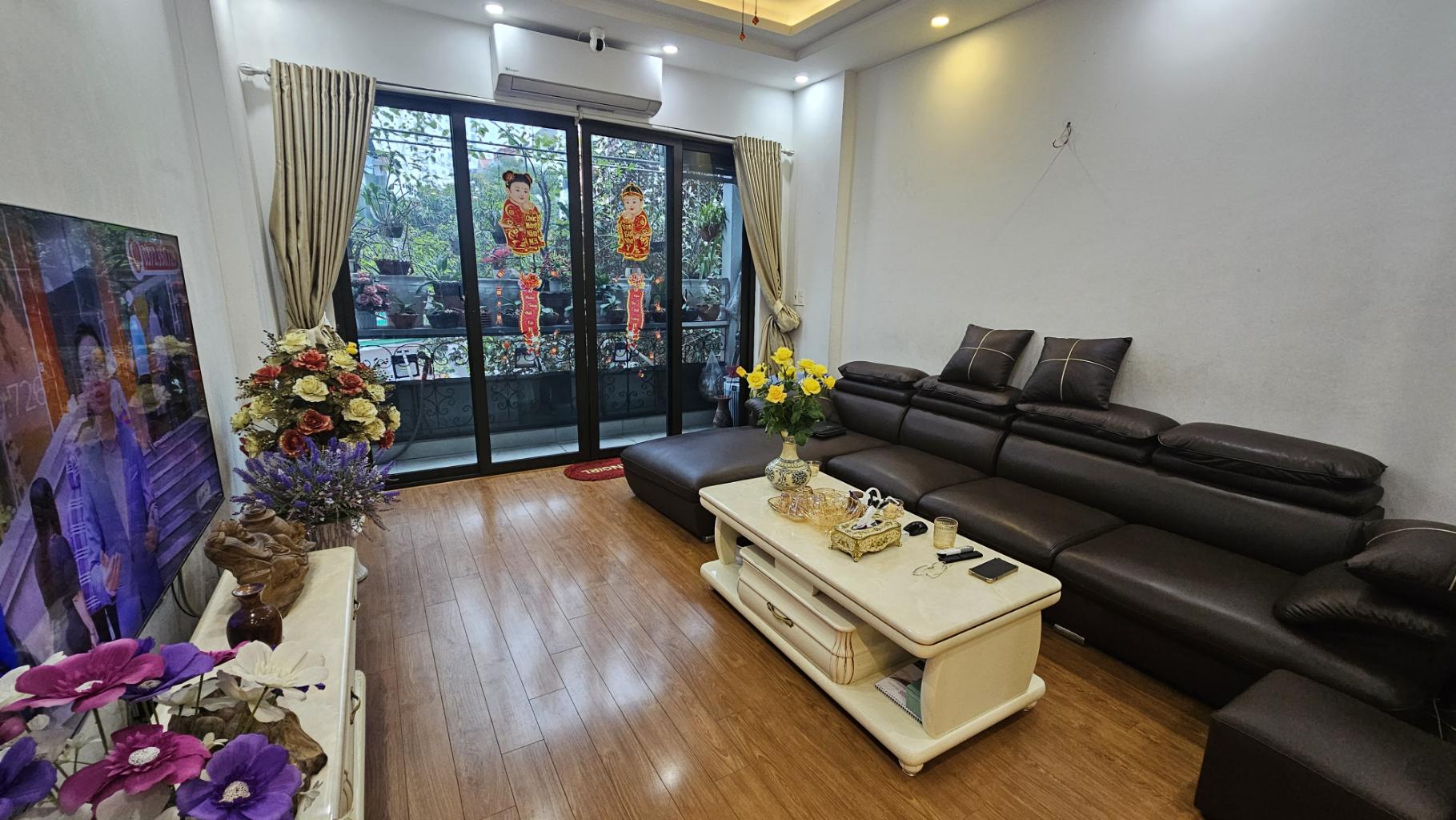 Bán Nhà Phố Vũ Hữu - 2 Mặt Thoáng, Sổ Đỏ Sẵn, Giá Tốt Cho Nhà Đầu Tư - Ảnh 1