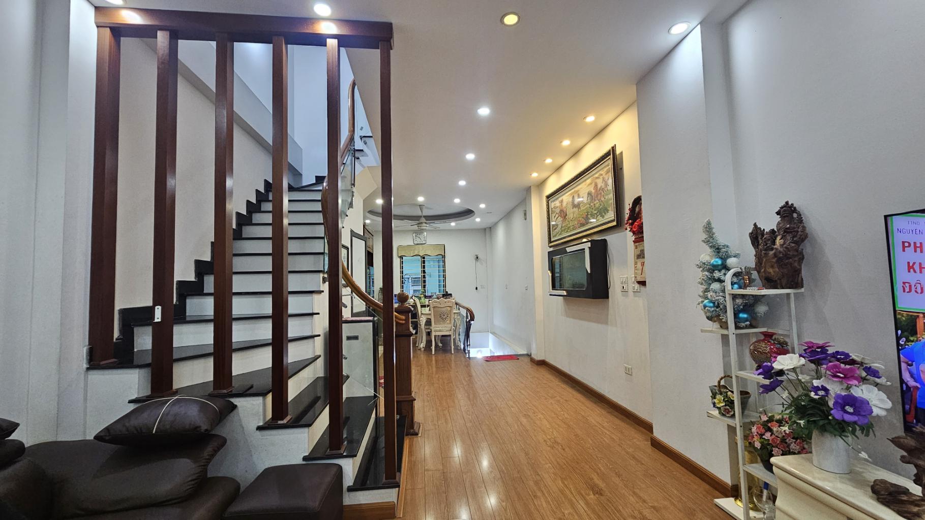 Bán Nhà Phố Vũ Hữu - 2 Mặt Thoáng, Sổ Đỏ Sẵn, Giá Tốt Cho Nhà Đầu Tư - Ảnh 3