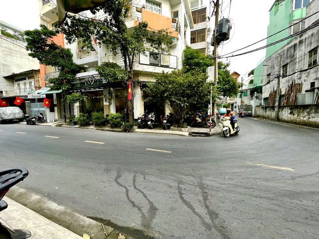 Bán gấp nhà Quận Tân Phú: 19.5 TỶ - TRỊNH ĐÌNH TRỌNG - PHÚ TRUNG - DT: 170M - 8M X 21M - 3 lầu, - Ảnh 4