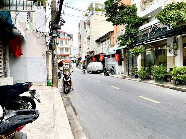 Bán gấp nhà Quận Tân Phú: 19.5 TỶ - TRỊNH ĐÌNH TRỌNG - PHÚ TRUNG - DT: 170M - 8M X 21M - 3 lầu, - Ảnh 3