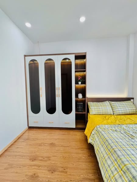 NHÀ ĐẸP 5 TẦNG - TẶNG FULL NỘI THẤT - ĐƯỜNG BẠCH ĐẰNG - GẦN HÀNG XANH - GIÁ 4.95 TỶ - Ảnh 2
