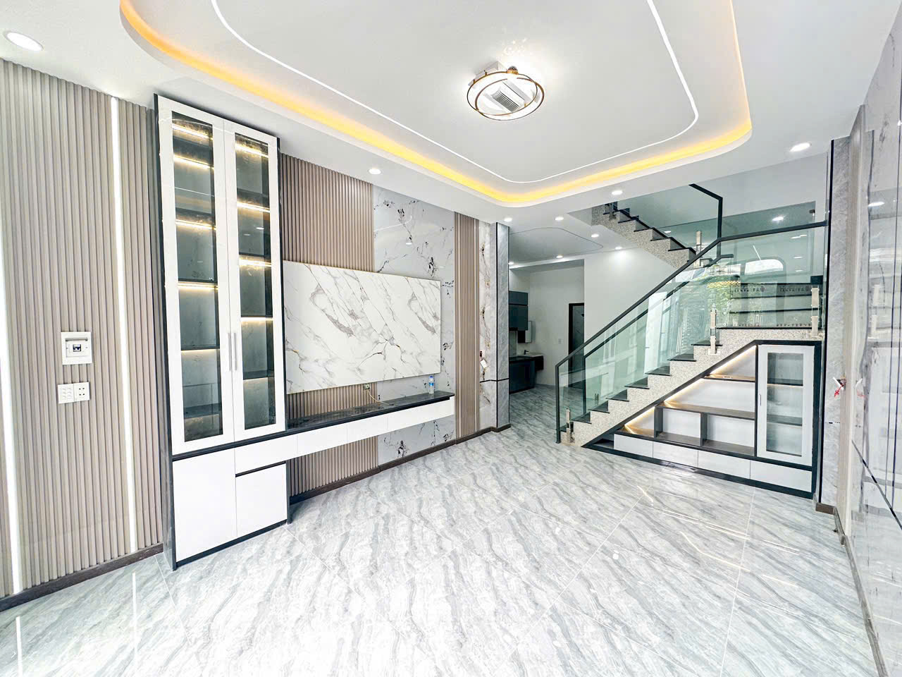 Bán nhà 2 Tầng Bửu Hòa,full nội thất đẹp xịn mịn,đường xe hơi đổ cửa - Ảnh chính