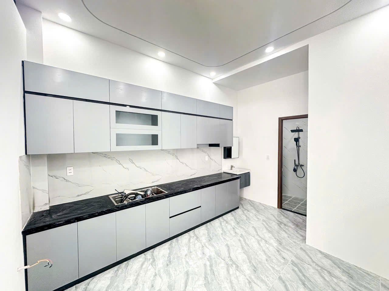 Bán nhà 2 Tầng Bửu Hòa,full nội thất đẹp xịn mịn,đường xe hơi đổ cửa - Ảnh 3