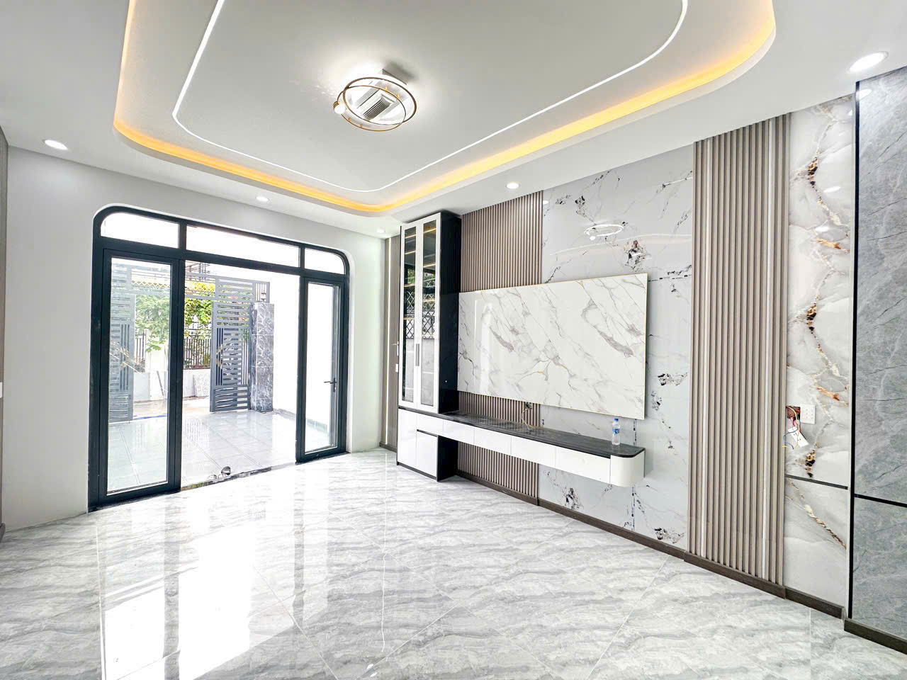 Bán nhà 2 Tầng Bửu Hòa,full nội thất đẹp xịn mịn,đường xe hơi đổ cửa - Ảnh 4