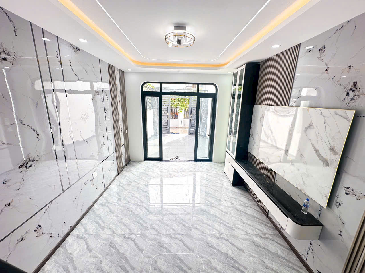 Bán nhà 2 Tầng Bửu Hòa,full nội thất đẹp xịn mịn,đường xe hơi đổ cửa - Ảnh 2