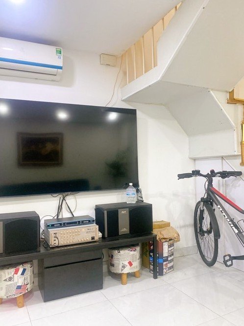 BÁN NHÀ HẺM XE TẢI THÔNG-XÔ VIẾT NGHỆ TỈNH-XE TẢI ĐẬU CỬA-NGAY HÀNG XANH- SÁT QUẬN 1-NHỈNH 5 TỶ - Ảnh 1