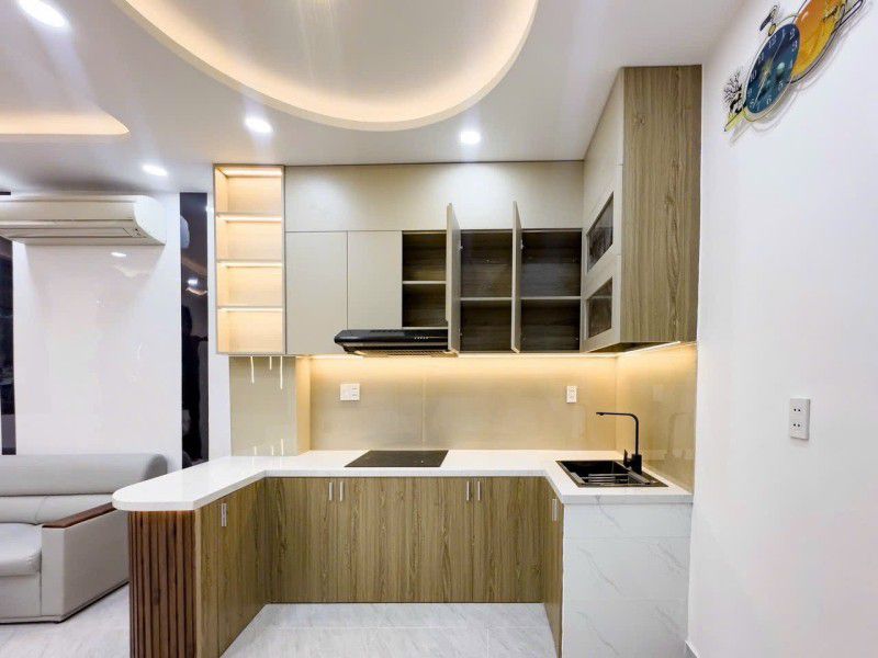 GIÁP QUẬN 1 KHU VÍP BÌNH THẠNH - 31M2 - NGANG 4.2M - 2 TẦNG 2PN NHÀ MỚI ĐẸP FULL NỘI THẤT - CHỈ 4 - Ảnh 2