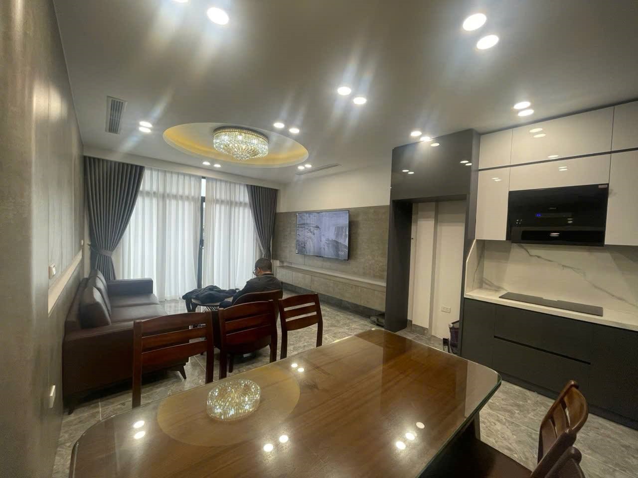 Bán nhà Nguyễn Văn Cừ 48m2, 5 tầng, thang máy, lô góc 2 thoáng vĩnh viễn, giá nhỉnh 10 tỷ - Ảnh 1