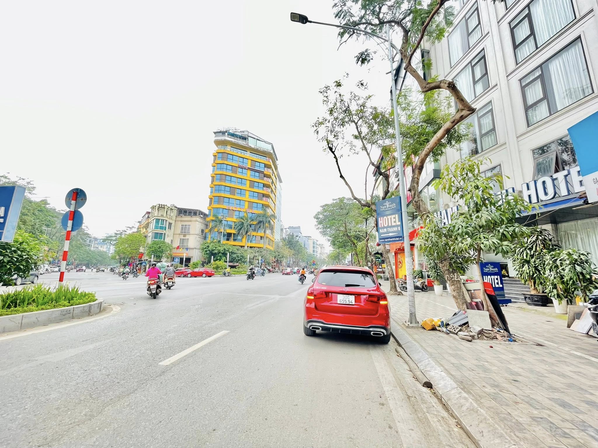 Bán nhà MP Lạc Long Quân, Vỉa hè rộng, mới đẹp 63/66m 8T Thang máy, MT 6m 44 Tỷ - Ảnh 2