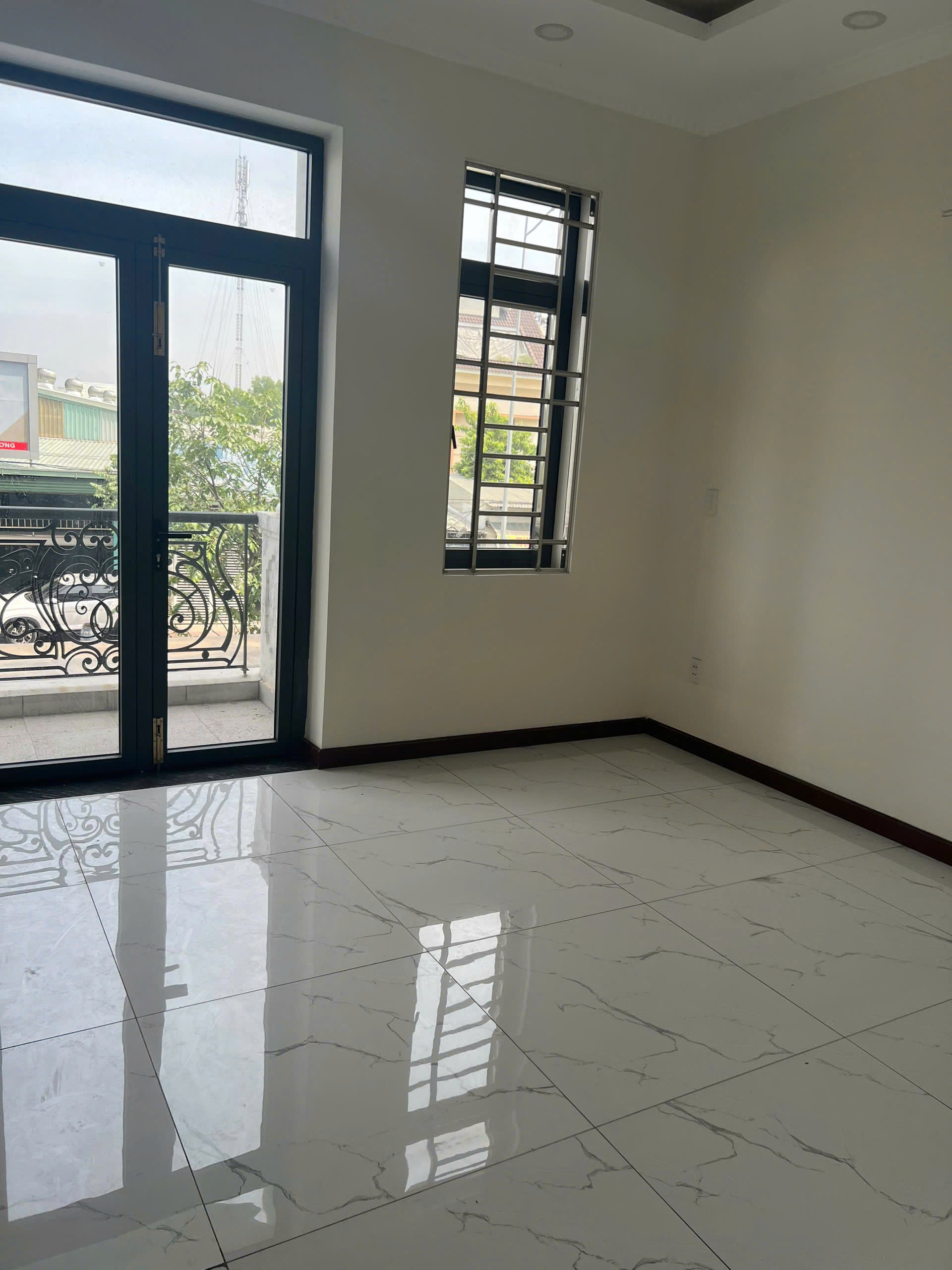 BÁN NHÀ ĐƯỜNG NGUYEN THỊ MINH KHAI TRUNG TÂM TP. DĨ AN - Ảnh 4