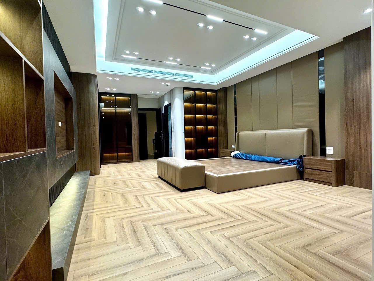 BÁN NHÀ NGUYỄN VĂN CỪ 56M2, 6 TẦNG , THANG MÁY , GARA Ô TÔ - GIÁ 15.5 TỶ - Ảnh 1