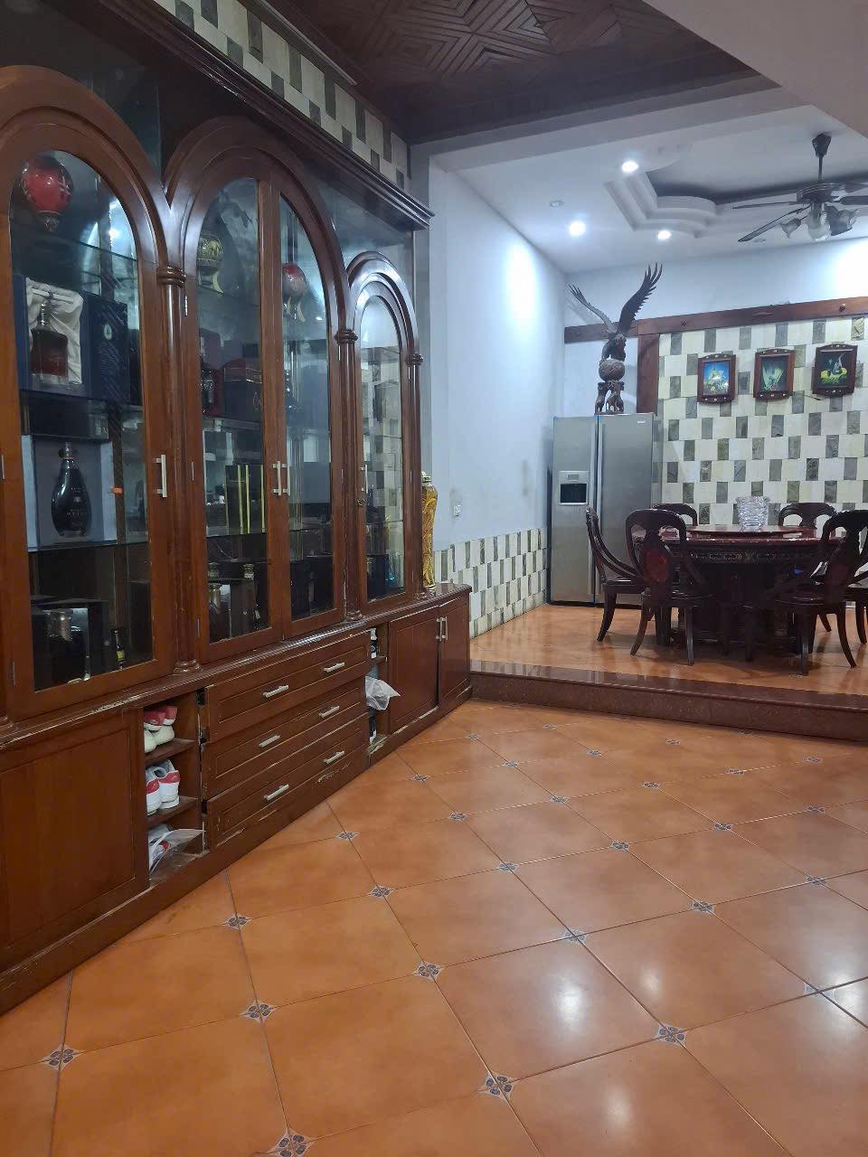Bán nhà mặt phố Nguyễn Trường Tộ, 105m2, 4 tầng, mặt tiền 10m, 77 tỷ, kinh doanh đỉnh - Ảnh 1