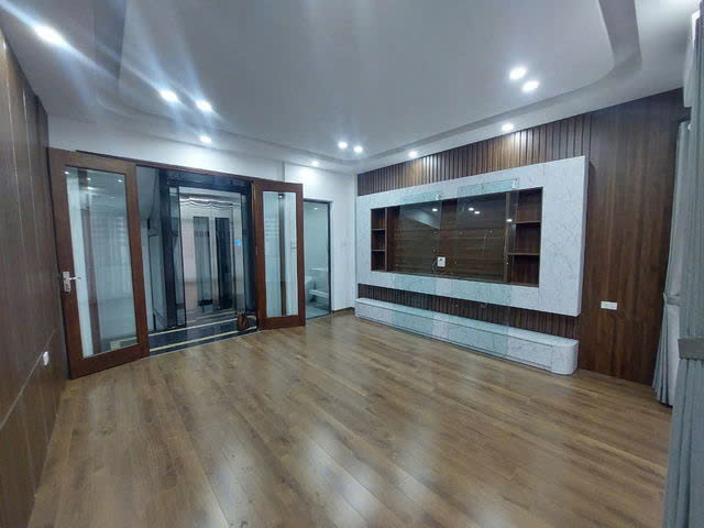 NHÀ MỚI 6 TẦNG THANG MÁY FULL NỘI THẤT Bồ Đề- Long Biên  45m2, 6 tầng, mặt tiền  4.5m,11 tỷ. - Ảnh 1