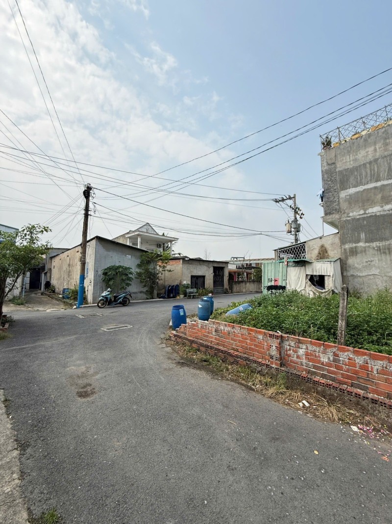 Bán đất Dĩ An,đất đẹp giá rẻ,đường 2 ô tô,anh chị em đầu tư vào đây nhé,chỉ 1,7tỷ - Ảnh chính