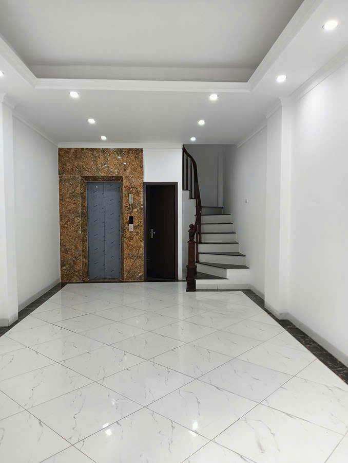 Bát Khối dtich 40m2, 6 tầng,GARA,LÔ GÓC,2THOÁNG,THANG MÁY,NGÕ THÔNG,KDOANH,GIÁ 12.x tỷ - Ảnh chính